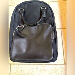 Lo & Sons Rowledge Backpack in Excellent Condition